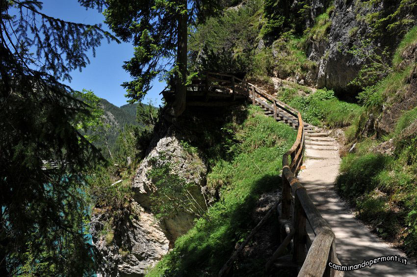 49 Lago di Braies.JPG